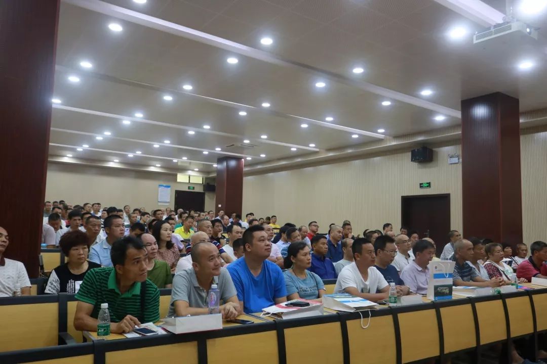 东莞市D类校车驾驶员安全专题培训会议在朝盛学校举行