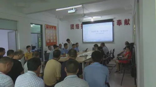 陆河交警对河城环卫站司机进行交通安全知识培训