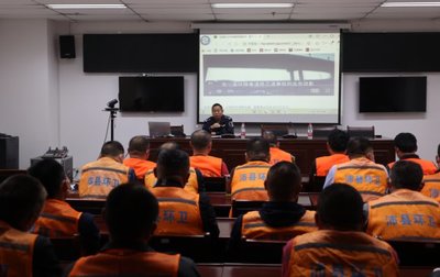 沛县城管局开展环卫驾驶员安全培训会