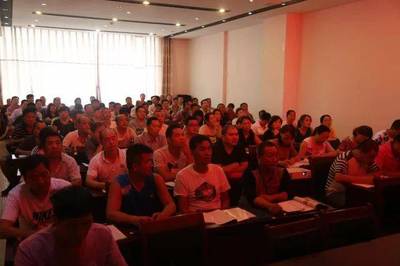 灵宝交警为出租车司机专门开了堂讲座!