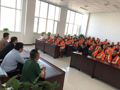 城管局积极做好冬季清雪驾驶员岗前培训