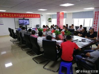 宝安福永交警中队民警马戍国参加泥头车驾驶员安全第一课培训会