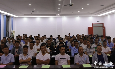 秦安县一百余名公交车驾驶员接受心理危机干预培训(图)