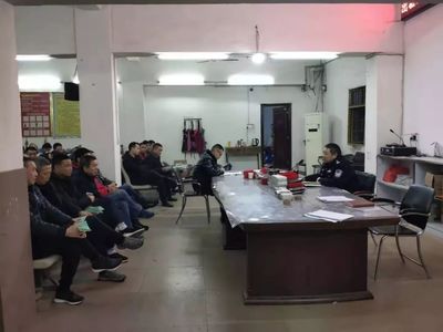 蓬安交警组织召开出租车驾驶员交通安全培训会