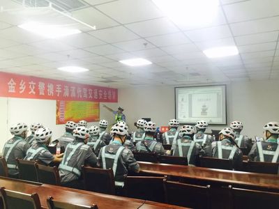 点赞!金乡交警为代驾司机上交通安全培训课!