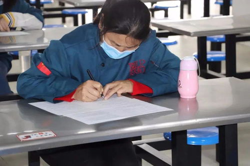 我校举行食堂从业人员食品安全暨疫情防控知识培训