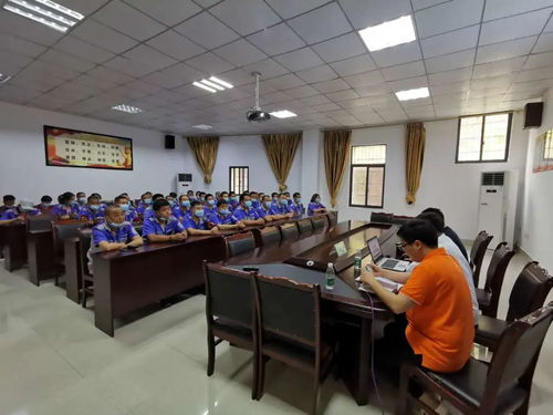 大足区环境卫生管理所组织全体驾驶员召开安全生产专题培训会