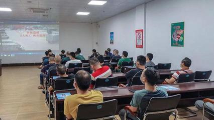 肇庆广宁县交警部门组织大货车司机开展交通安全培训