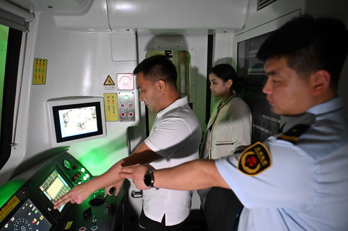 中亚首条轻轨线路首批司机培训在津完成