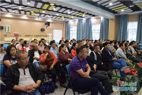 把好校车安全关 萍乡交警直属大队开展校车驾驶员培训讲座